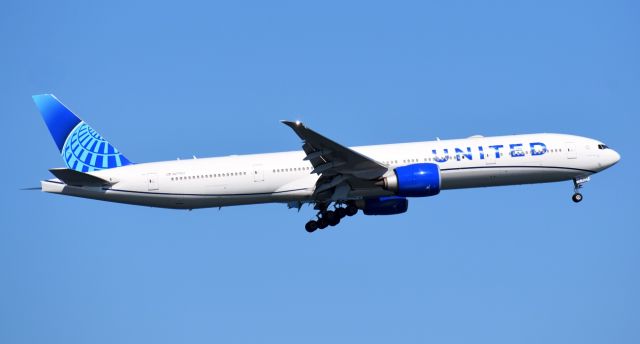 BOEING 777-300ER (N2749U) - SF Fleet Week 2021