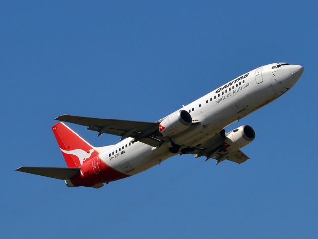 BOEING 737-400 (VH-TJE) - Getting airborne off runway 23. Thursday 12th April 2012.