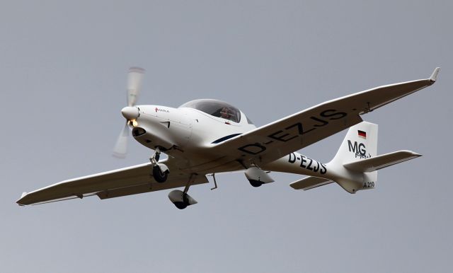 AQUILA A-210 (D-EZJS)