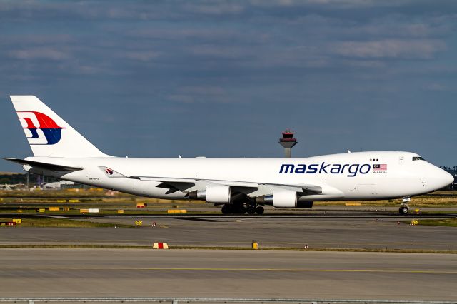 Boeing 747-400 (9M-MPS) - evening