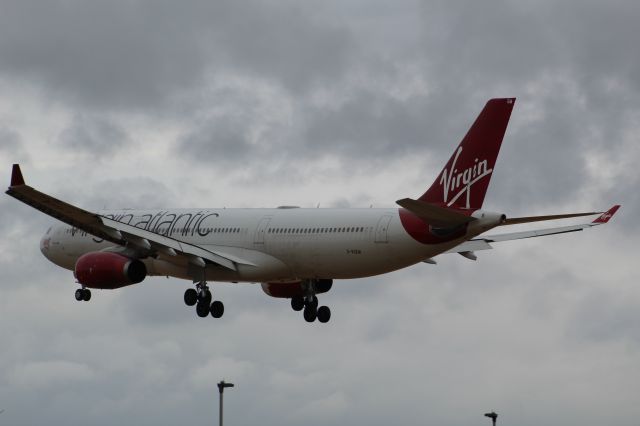 Airbus A330-300 (G-VGEM) - A Virgin Atlantic A330-300 on final approach into LHR, landing on runway 27L.br /br /Location: Myrtle Ave.br /Date: 31.07.22 (dd/mm/yy).