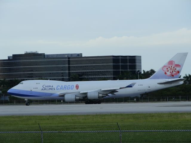 Boeing 747-400 (B-18709)