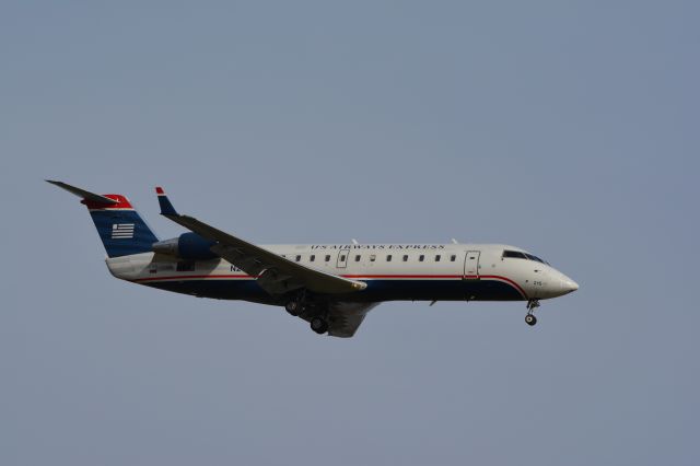 Canadair Regional Jet CRJ-200 (N215PS)