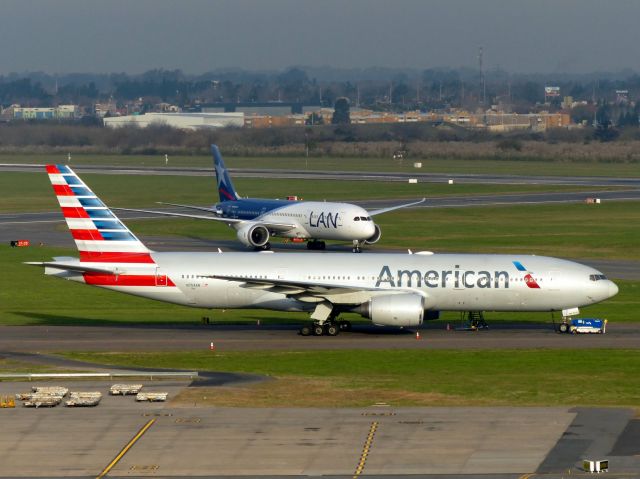 Boeing 777-200 (N754AN)