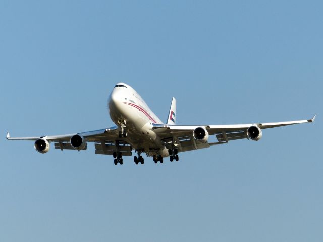 Boeing 747-400 (A6-HRM)