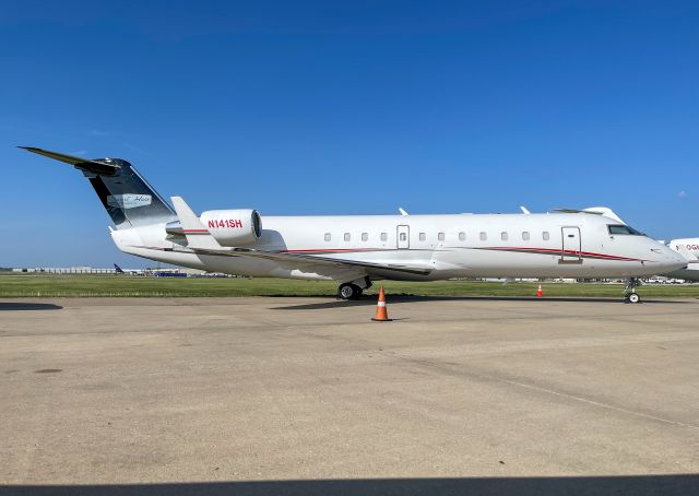 Canadair Regional Jet CRJ-200 (N141SH)