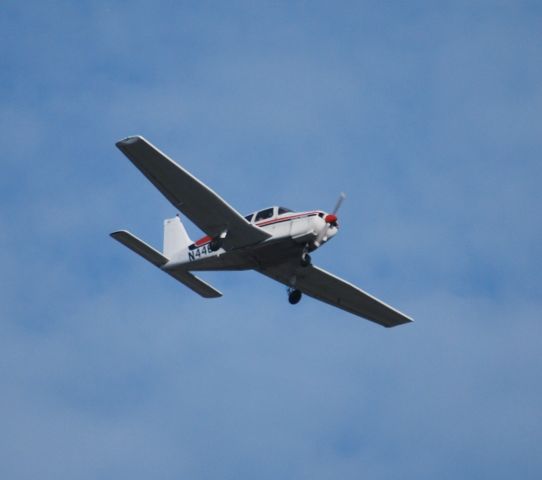 Piper Cherokee (N4460X) - Departing runway 26