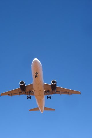 Airbus A320 (XA-VOH)