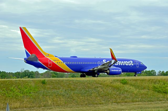 Boeing 737-800 (N8673F)