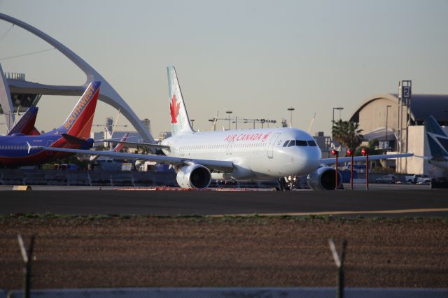 Airbus A320 (C-FZUB)