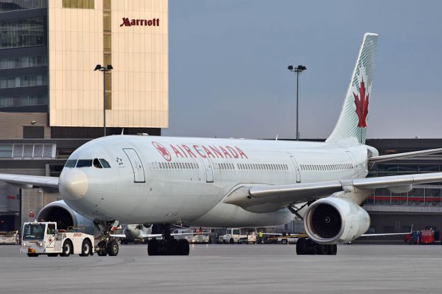 Airbus A330-300 (C-GFAF)