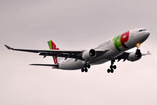 Airbus A330-300 (CS-TOG)