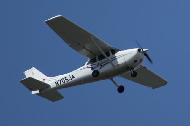 Cessna Skyhawk (N705JA) - Over Mercer Island, WA