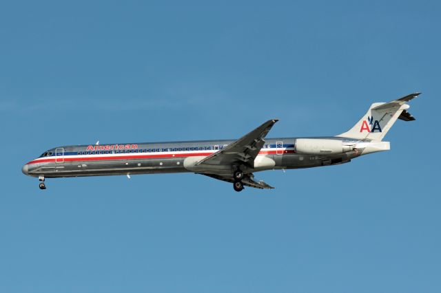 McDonnell Douglas MD-82 (N7540A) - American Airlines, N7540A, McDonnell Douglas MD-82, msn 49994, Photo by John A. Miller,