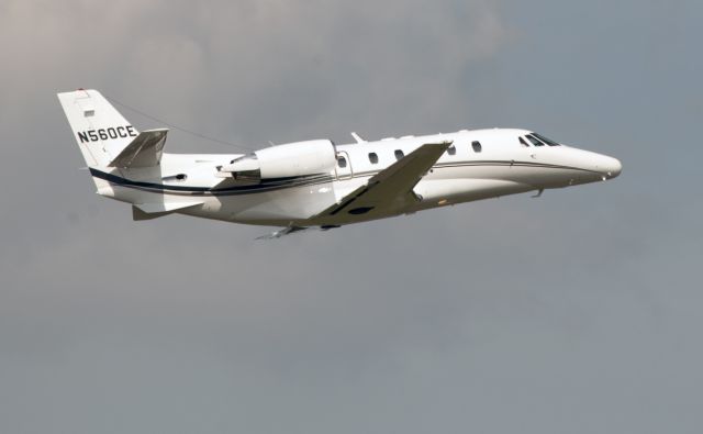 Cessna Citation Excel/XLS (N560CE) - Take off RW16.