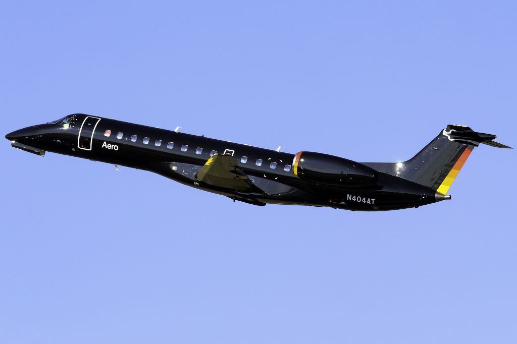 Embraer ERJ-135 (N404AT)