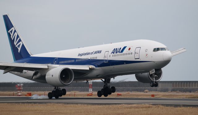 Boeing 777-200 (JA706A)