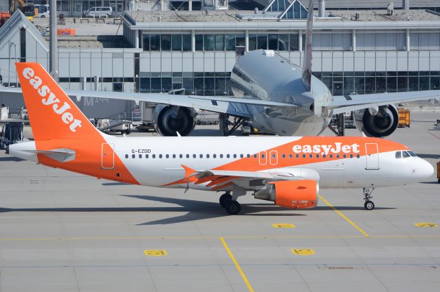 Airbus A319 (G-EZDD)