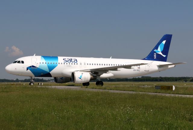 Airbus A320 (CS-TKJ)