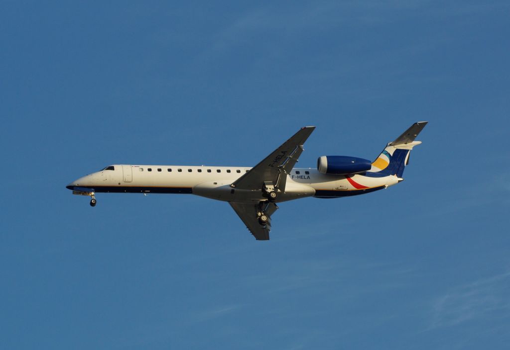 Embraer ERJ-145 (F-HELA)