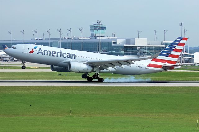 Airbus A330-300 (N280AY)