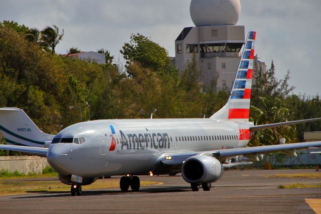 Boeing 737-800 (N989AN)