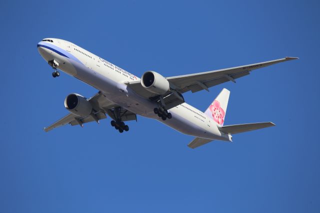 Photo of CAL BOEING 777-300ER (B-18053) - FlightAware