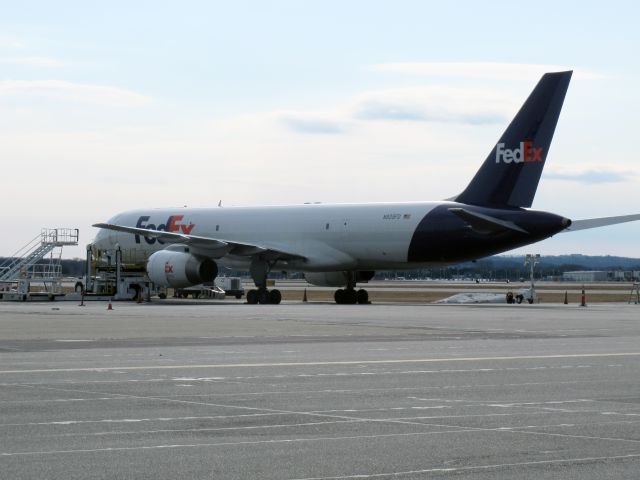 Boeing 757-200 (N935FD) - UPS freighter.