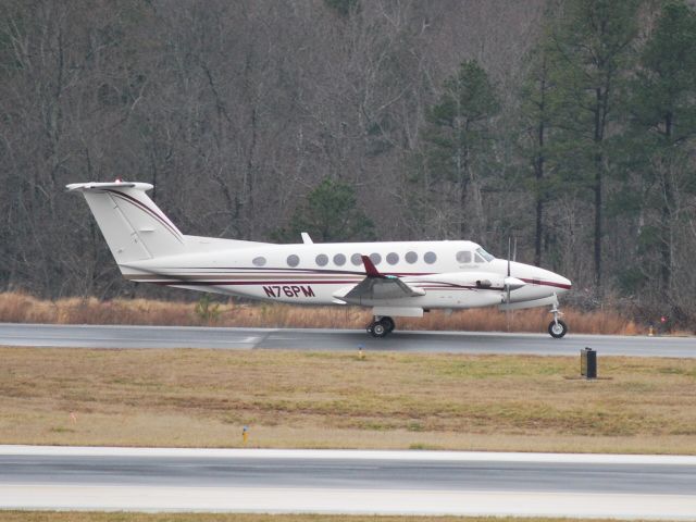 Beechcraft Super King Air 350 (N76PM) - RENDA AVIATION LLC taxiing to runway 20 at KJQF - 2/18/09