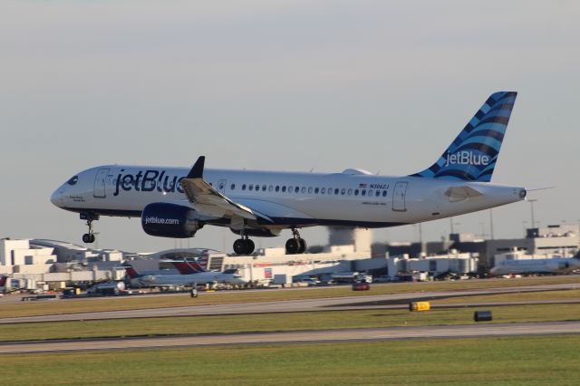 Airbus A220-300 (N3062J)