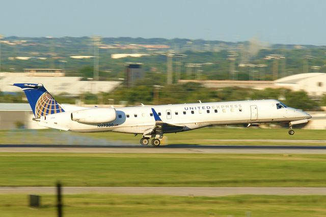 Embraer EMB-145XR (N27200)