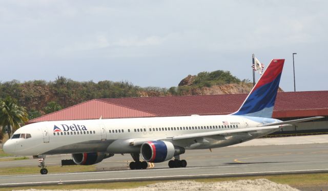 Boeing 757-200 (N685DA)