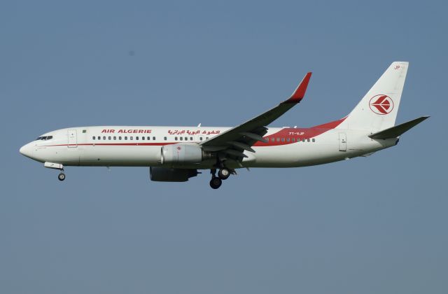 Boeing 737-800 (7T-VJP)