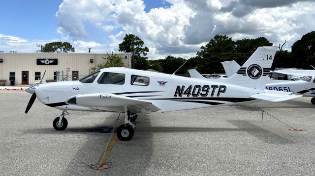 Piper Cherokee (N409TP)