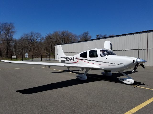 Cirrus SR-20 (N664JH) - Beverly Flight Centers 2015 Cirrus SR20. 