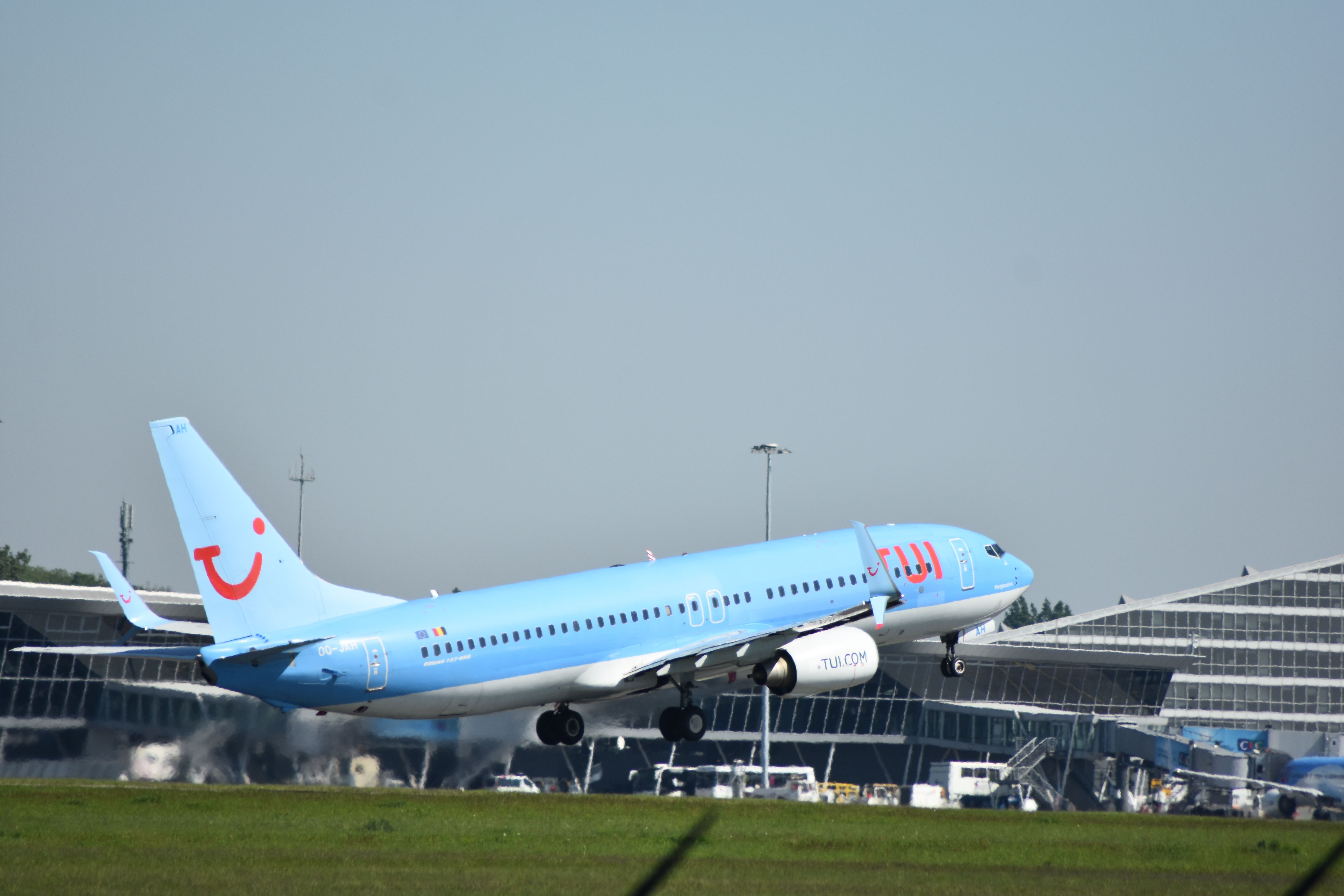 Boeing 737-800 (OO-JAH)