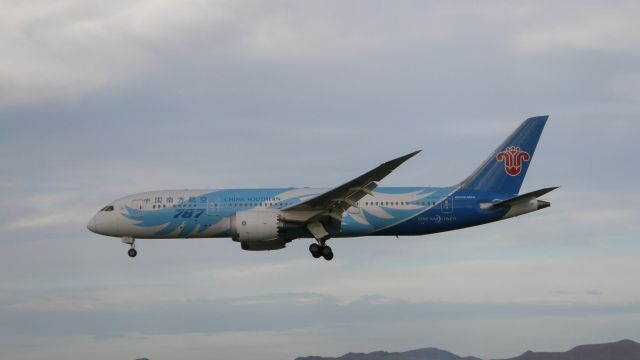 Boeing 787-8 (B-2727)