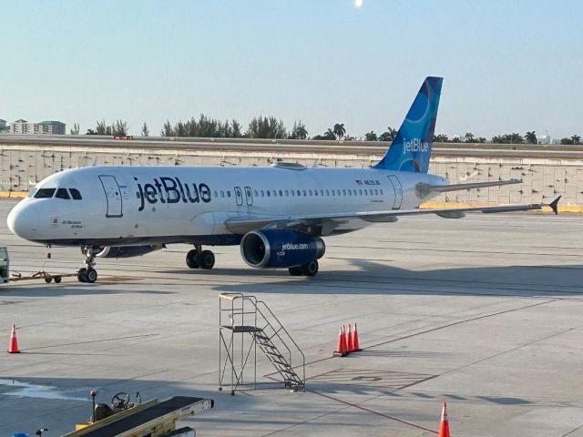 N635JB — - N635JB pushing back from FLL T4 in the AM