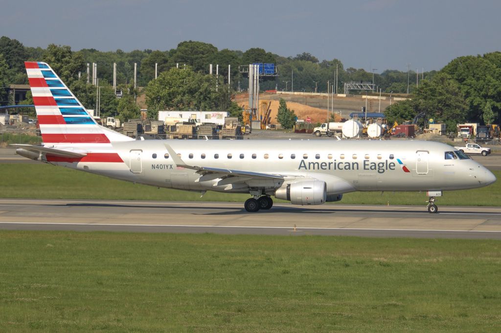 Embraer ERJ 175 (N401YX)