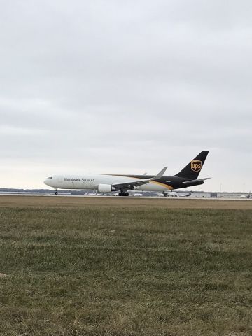 BOEING 767-300 (N352UP) - Runway 19 arrival! There was no reverse thrust used during this landing! 12/23/21. 