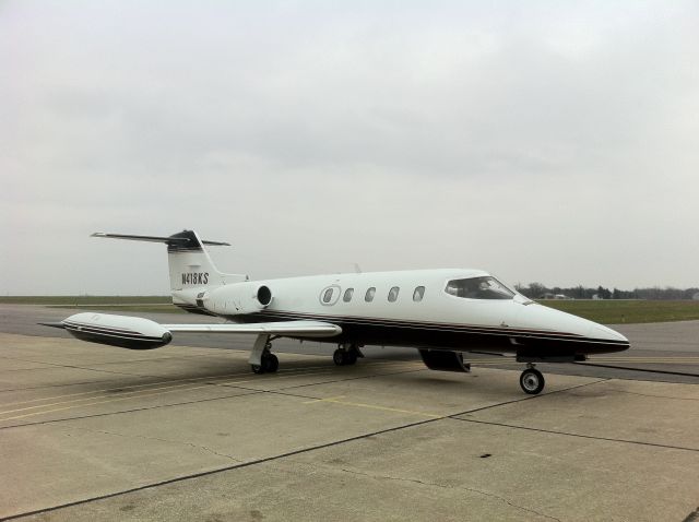 Learjet 25 (N418KS)