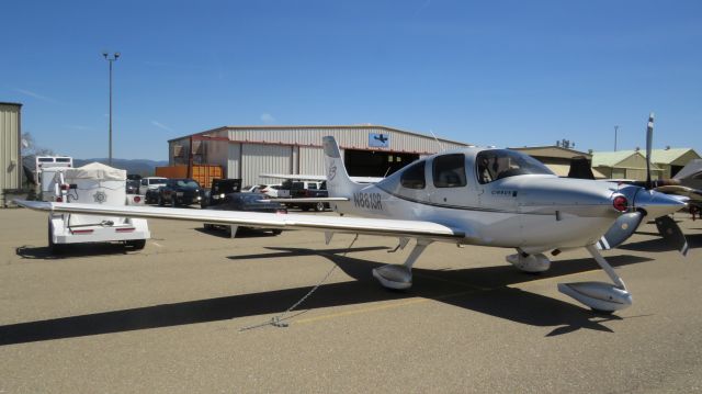 Cirrus SR-22 (N881SR)