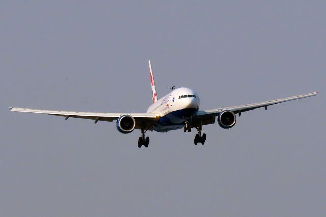 Boeing 777-200 (G-YMMT)