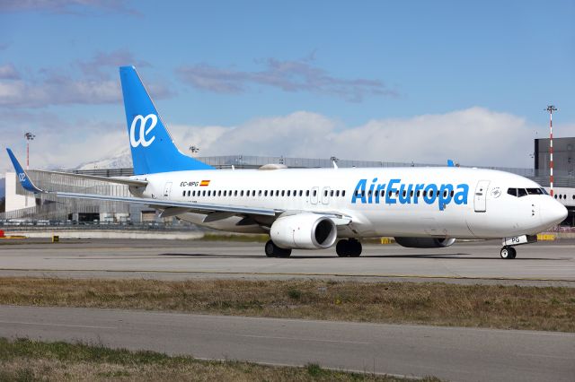 Boeing 737-700 (EC-MPG)
