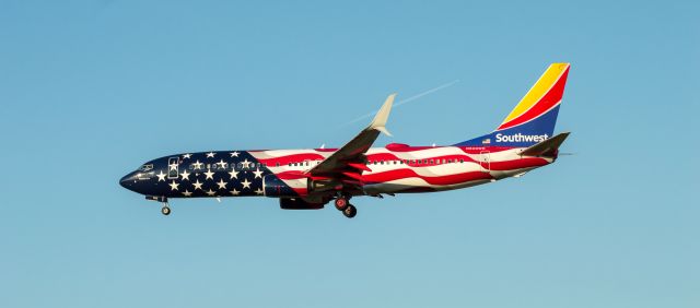 Boeing 737-800 (N500WR) - Shot with a Nikon D3200 w/ Nikkor 70-300mmbr /Best viewed in Full Size