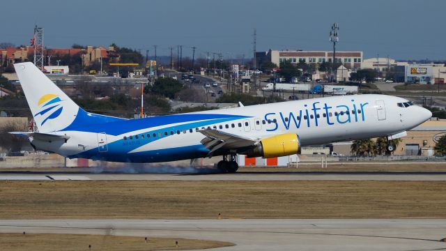 BOEING 737-400 (N440US) - 13R arrival.