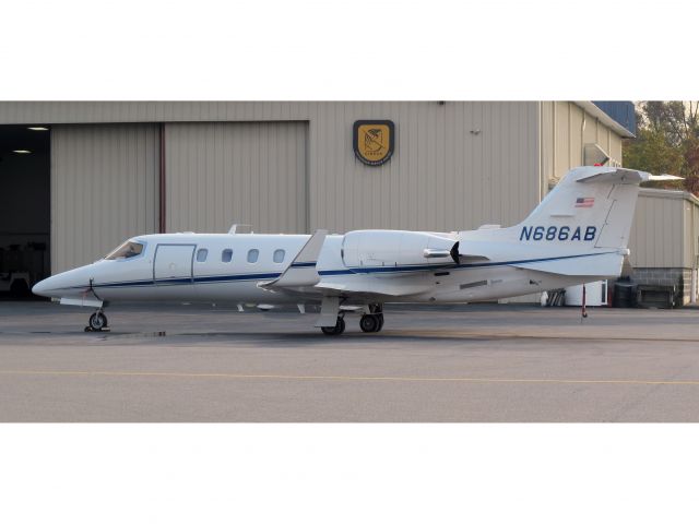 Learjet 31 (N686AB)