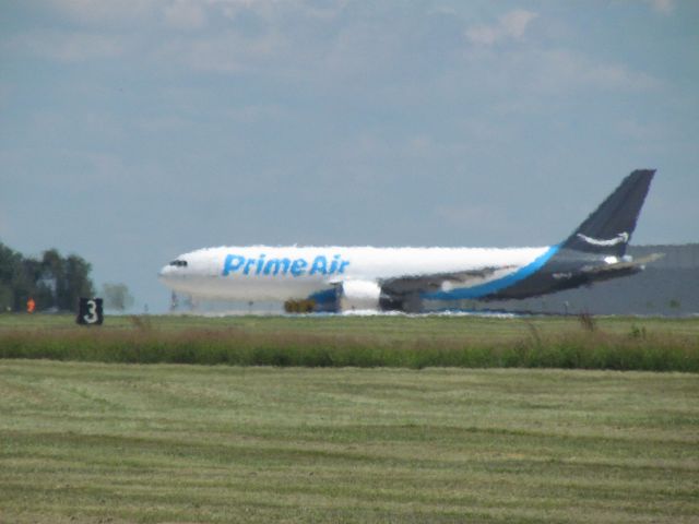 BOEING 767-300 (N1997A) - Amazon Prime 1 departing Wilmington Air Park