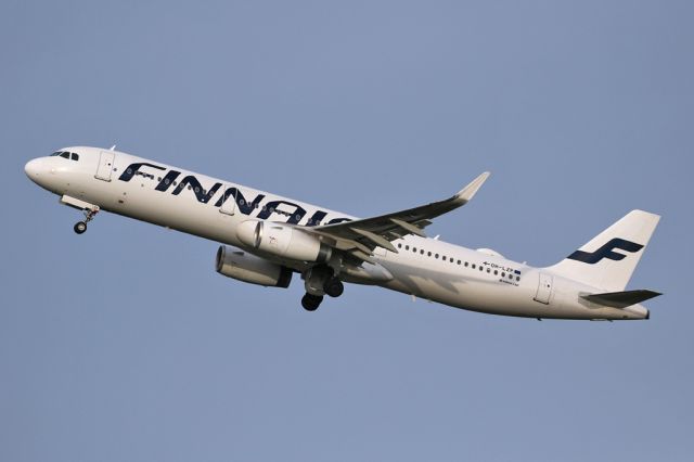 Airbus A321 (OH-LZP) - AY1362 returning to Helsinki, a change from the usual EMB190 or A319 on the service