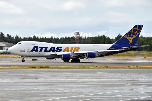 Boeing 747-400 (N493MC)